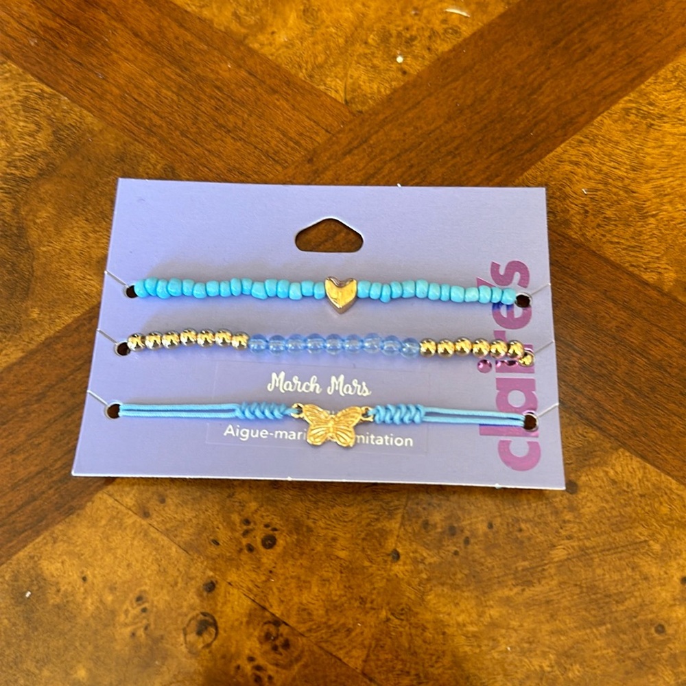 A cute bracelet in the brand Claire’s